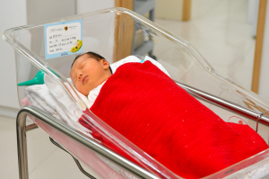 영주 유일 분만 산부인과 1천번째 아기 울음소리 市, 물품 전달ㆍ탄생 기쁨 나눠