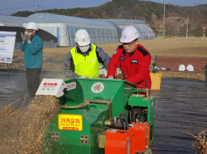 포항시, ‘산불 차단’ 영농부산물 수거 파쇄 운영