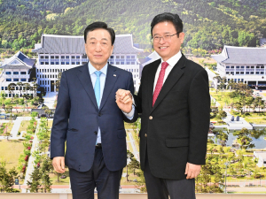 대한적십자사 김철수 회장, 경북도청 방문…이철우 도지사와 만나