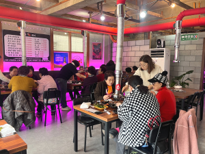 안동 '맛나면 돈돼지', 동네 어르신들에 식사 대접