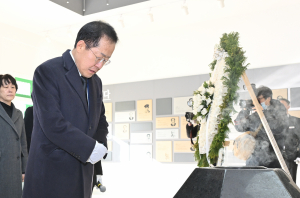 홍준표 대구시장, 국립신암선열공원 참배