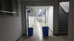 포항종합운동장, 물새고 벽갈라져 부실 의혹