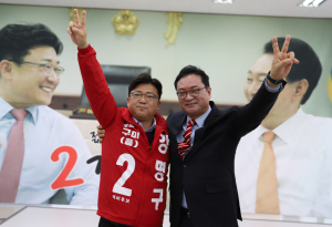 “세대교체 보여줄 인물”…최진녕, 강명구 지지선언