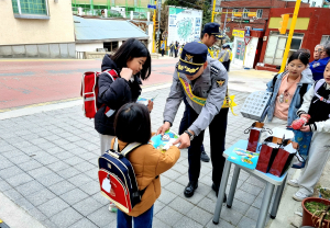 울릉경찰서, 등하굣길 교통안전 합동 캠페인