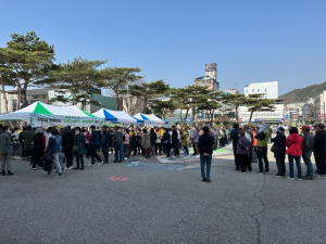 문경시, 식목일 맞이 반려나무 나눠 주기