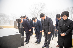 강명구, 박정희 생가 참배…“영광의 시대 찾겠다”