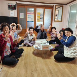 정미옥 대표, 의성 점곡면에 도넛 전달