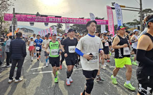 벚꽃비 맞으며 경주의 봄을 달렸다