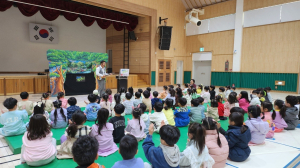 울진초병설유치원, 유아인성교육 인형극 관람