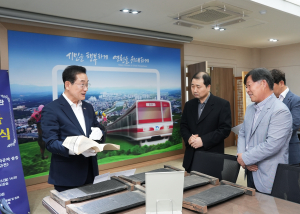 영천시립박물관에 유물 기증 이어진다