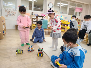 칠곡교육청, 방문 유아 발명 교실 네오봇 활용 기초 코딩수업 진행