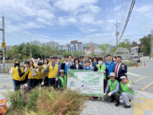 대구 동구 안심3동 자연보호협, 안심역 도시숲 줍깅 봉사 실시