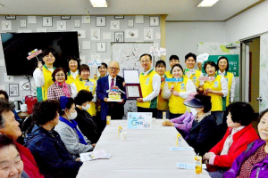 제44회 장애인의 날 맞아 감사패 수상… ‘새끼 손가락’ 봉사로 훈기 전해