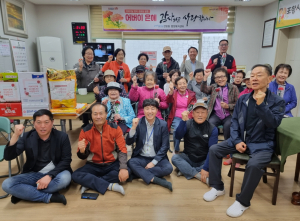 포항 장량동, 경로당 3개소 방문 뜨개질 카네이션ㆍ물품 전달