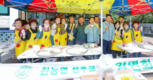 “제철 맞은 성주 참외 한 번 맛보고 가세요”