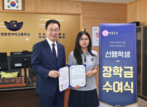 “무조건 살려야겠다” 투신 남성 구한 여고생