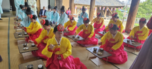 ‘갓 쓰고 비녀 꽂고’…영천향교서 전통 성년례