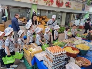 의성군, 전통시장 장보기 체험으로 아이들 웃음꽃