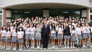 칠곡 여중생과 약속지킨 이희완 보훈차관