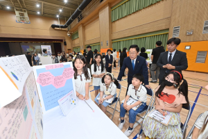 임종식 교육감, 구미원당초 학교 단위 학생 질문축제 참관