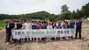 경북농기원 ‘다-드림 봉사단’ 의성 고령농가 수확 작업 도와