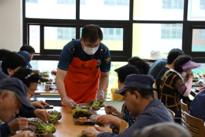 구미경찰서, 금오종합사회복지관서 무료배식 봉사활동
