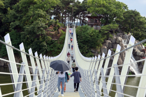 ‘영강 보행교’ 문경 대표 관광명소 우뚝