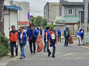 군위읍바르게살기위원회, 장마 대비 환경정화 활동 실시