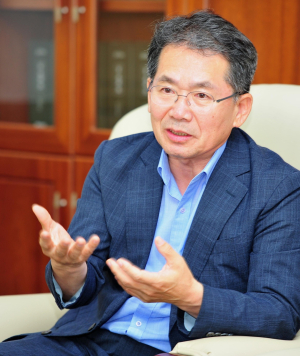 김진열 군위군수 “74개 공약 중 37개 사업 완료…이행률 73.3%”