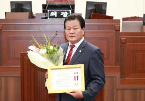 안동시의회 손광영 의원, 지방의정봉사상 수상
