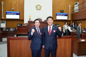 경주시의회, 제9대 후반기 의장 이동협ㆍ부의장 임활 선출