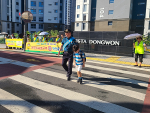 대구시 동구 신천4동 안전협의체, 효신초등학교 등굣길 교통안전 합동캠페인