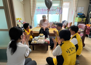 대구 군위읍, 홀몸 어르신 생신축하로 지역 내 온정 나눠