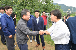 송미령 농림축산식품부장관, 군위 과수산업 현황 청취