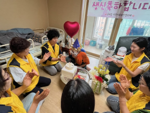 군위읍, 어르신, 지역 내 홀로 어르신 생신 축하 행사