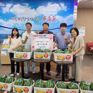 포스코 후판부, 포항 용흥동에 수박 전달