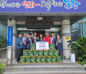 포항시 중앙동개발자문위, 지역 어르신 수박나눔