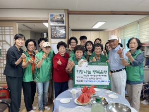 대구 수성구 두산동 새마을협의회ㆍ부녀회, 초복 맞아 경로당에 수박과 떡 대접