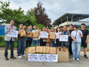 칠곡자원봉사센터, 계절근로자에 여름물품 전달