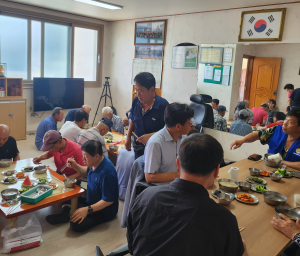 김천시 농소면 바르게살기위원회 ‘찾아가는 경로당 닭백숙 나눔’
