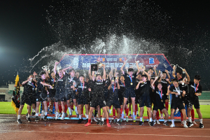 영덕고 축구부, 대역전 성공…42년만에 전국대회 우승컵 들다