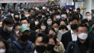 “마스크 쓰고 출근해야 하나”…직장인들 혼란