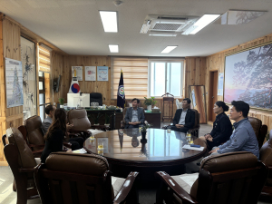 울진교육지원청, 한울본부 기증 교통안전우산 배포