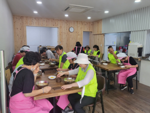 희망산소, 포항 우리들병원 뒤편서 국수 나눔