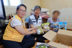 경북적십자사, 결연세대 방문 지원 물품ㆍ직접 만든 빵 전달