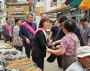 양금희 경제부지사, 추석맞이 전통시장 장보기 이웃사랑 나눔