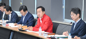 홍준표 대구시장 “TK신공항 핵심 현안 10월 중 결단 내려야”