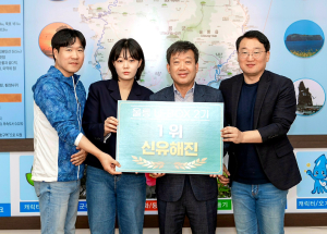 울릉군청 직원들 정책발굴 시상