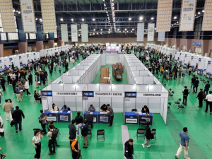 ‘상담부터 취업까지’ 포항취업박람회 북적