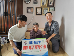 한울본부 목공동호회, 제작 원목가구 기증